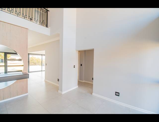 4 BEDROOM GATED ESTATE FOR SALE IN WATERLAKE FARM LIFESTYLE ESTATE